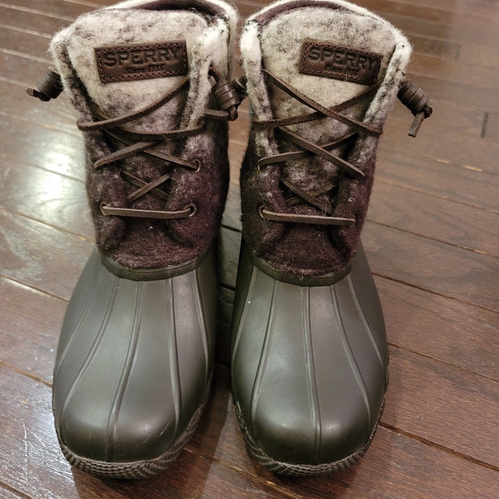 Sperry waterproof lace up duck boot